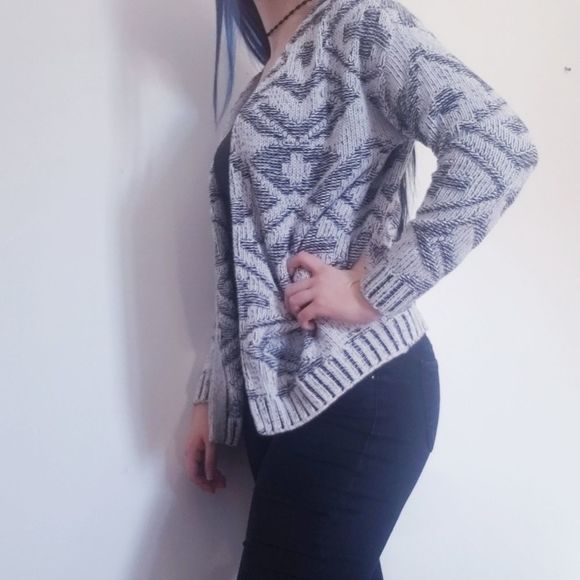 ✨2FOR15$✨H&M Black & White Cardigan - Picture 1 of 9